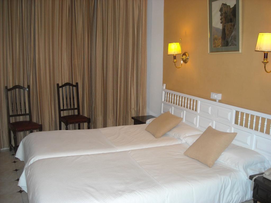 Hostal Residencia Avenida クエンカ エクステリア 写真