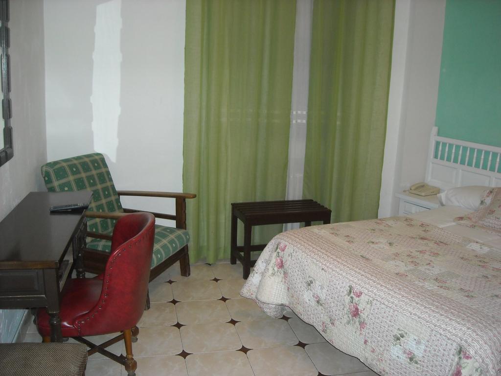 Hostal Residencia Avenida クエンカ エクステリア 写真