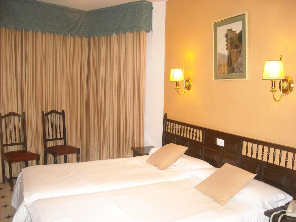 Hostal Residencia Avenida クエンカ エクステリア 写真