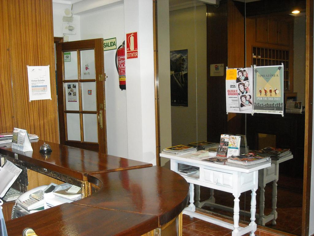 Hostal Residencia Avenida クエンカ エクステリア 写真