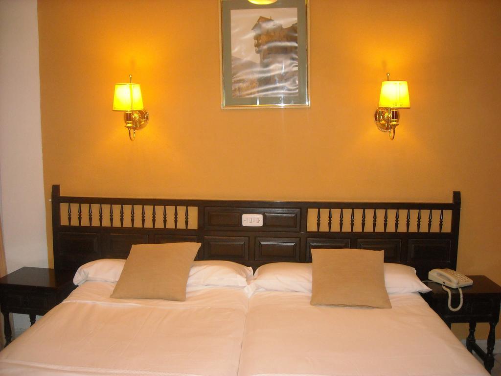 Hostal Residencia Avenida クエンカ エクステリア 写真