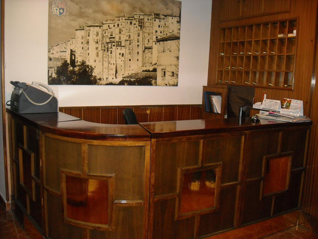 Hostal Residencia Avenida クエンカ エクステリア 写真
