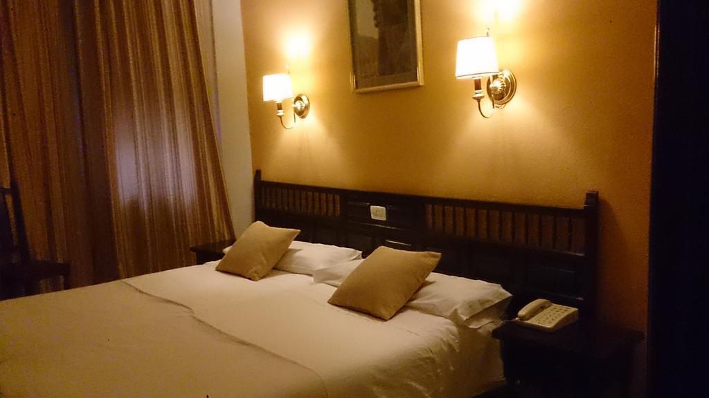 Hostal Residencia Avenida クエンカ エクステリア 写真