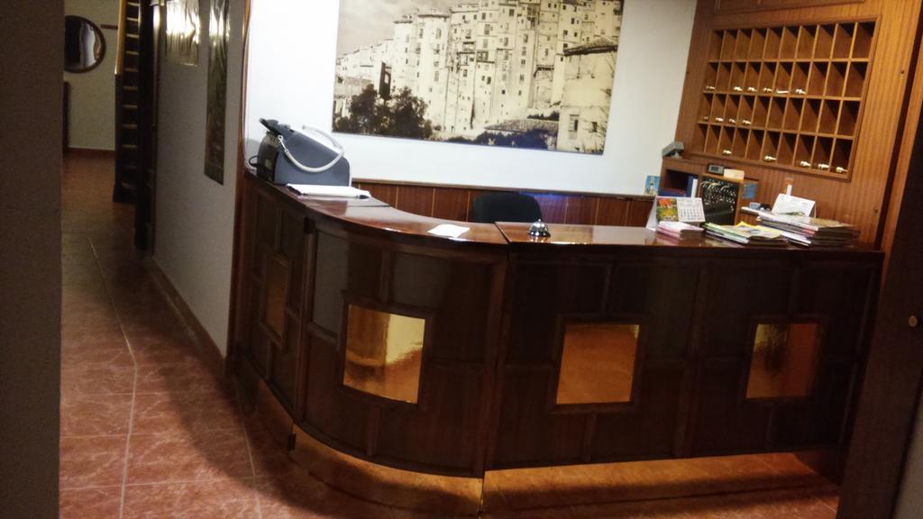 Hostal Residencia Avenida クエンカ エクステリア 写真