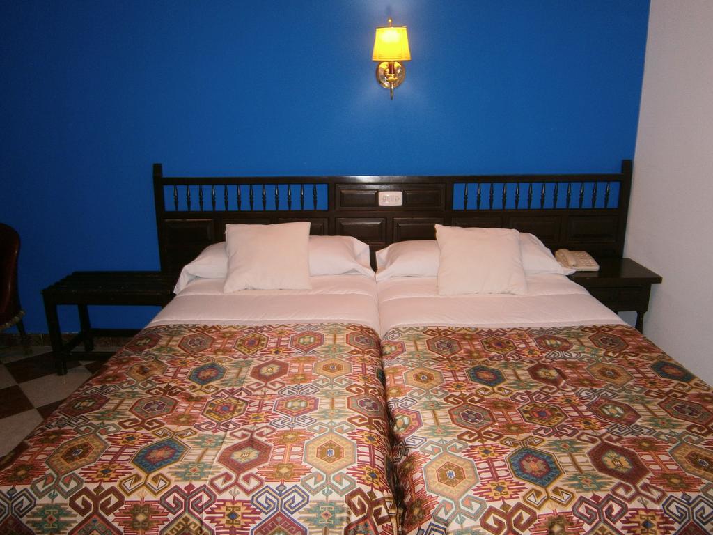 Hostal Residencia Avenida クエンカ エクステリア 写真