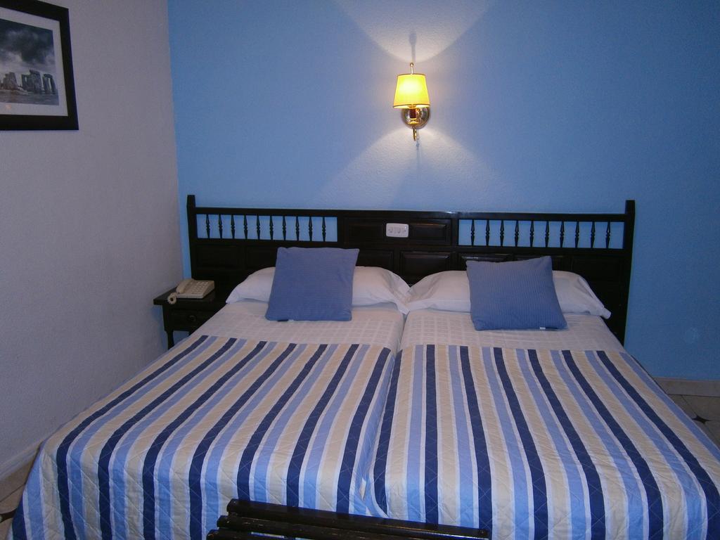 Hostal Residencia Avenida クエンカ エクステリア 写真