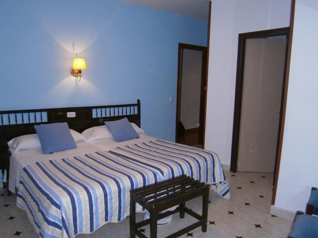 Hostal Residencia Avenida クエンカ エクステリア 写真