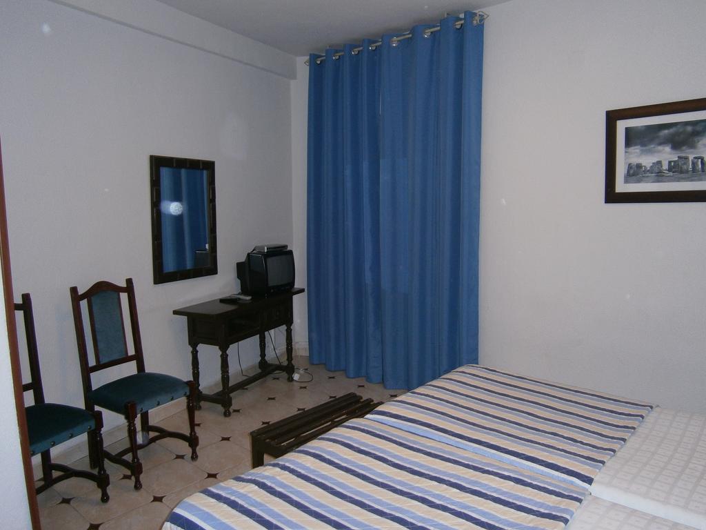 Hostal Residencia Avenida クエンカ エクステリア 写真
