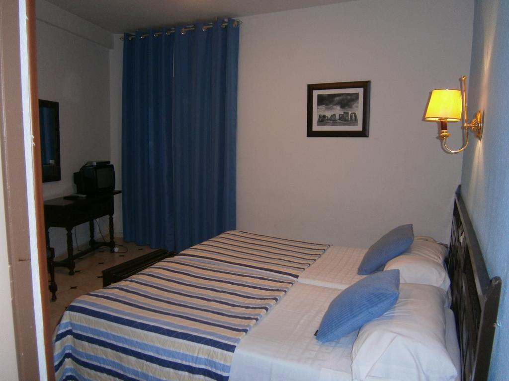 Hostal Residencia Avenida クエンカ エクステリア 写真