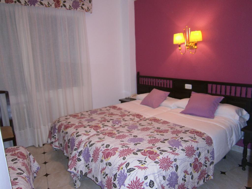 Hostal Residencia Avenida クエンカ エクステリア 写真