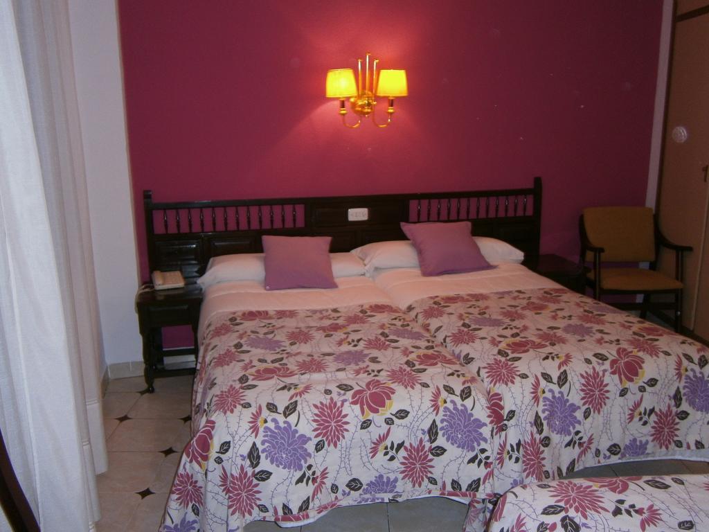 Hostal Residencia Avenida クエンカ エクステリア 写真