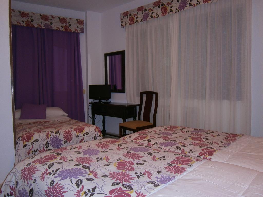 Hostal Residencia Avenida クエンカ エクステリア 写真