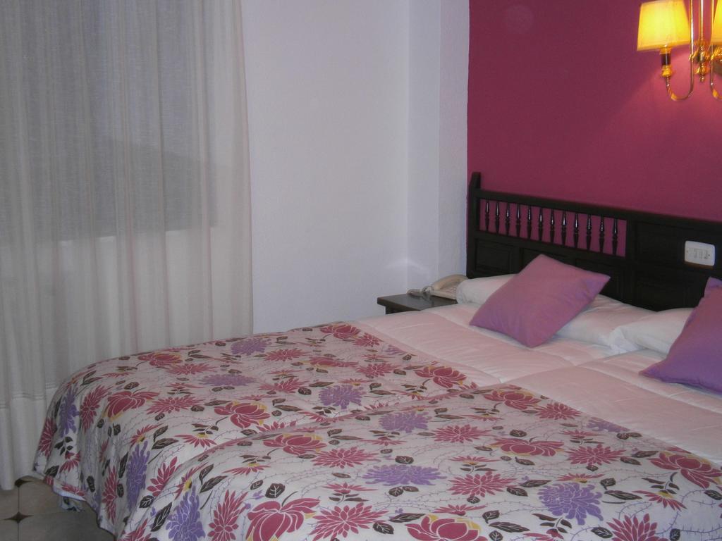 Hostal Residencia Avenida クエンカ エクステリア 写真