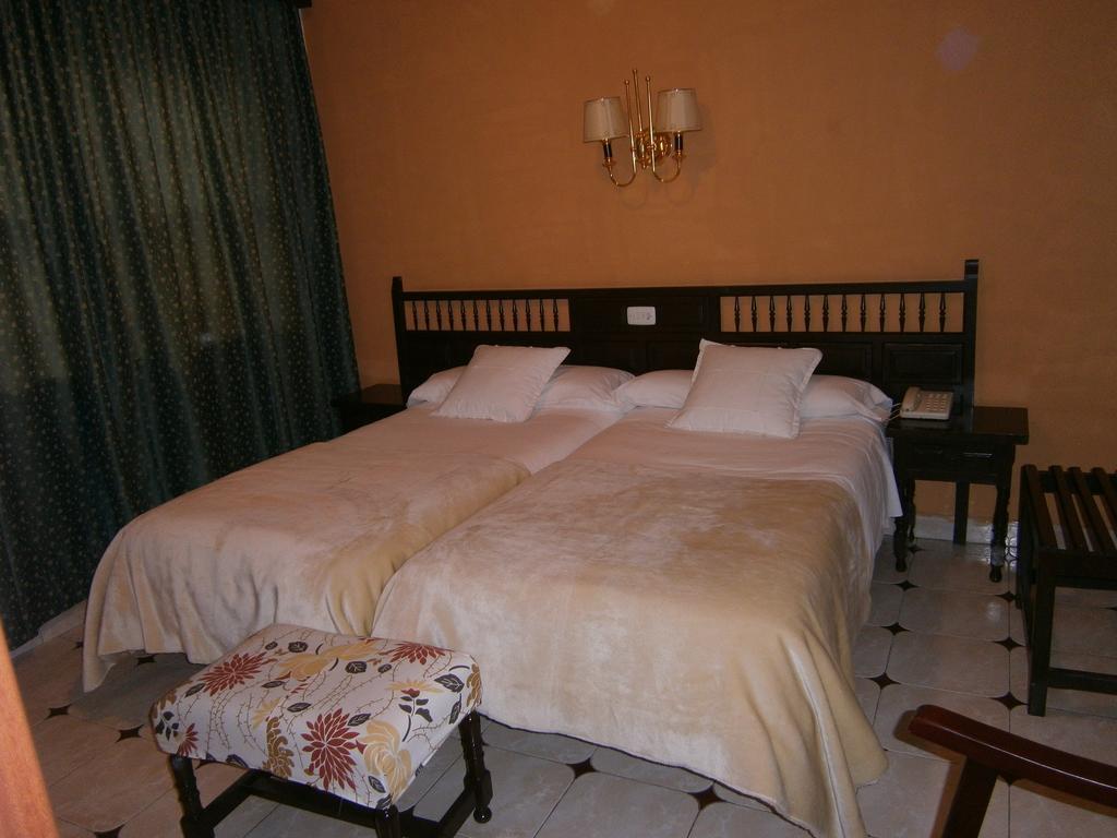 Hostal Residencia Avenida クエンカ エクステリア 写真