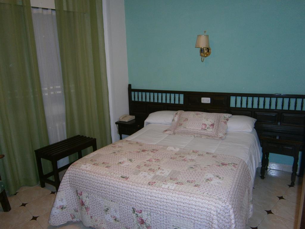 Hostal Residencia Avenida クエンカ エクステリア 写真