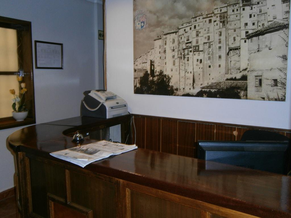 Hostal Residencia Avenida クエンカ エクステリア 写真