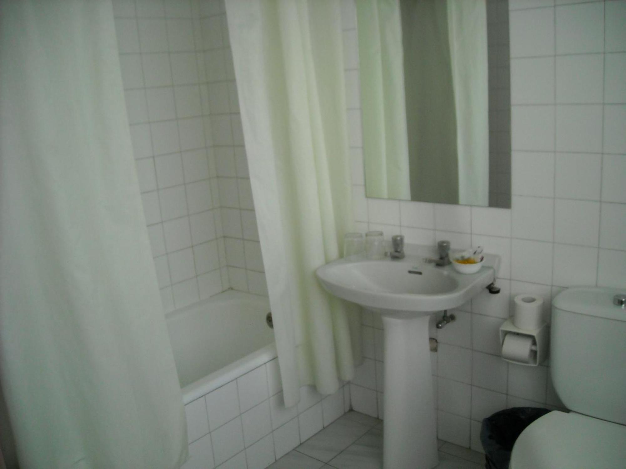 Hostal Residencia Avenida クエンカ エクステリア 写真