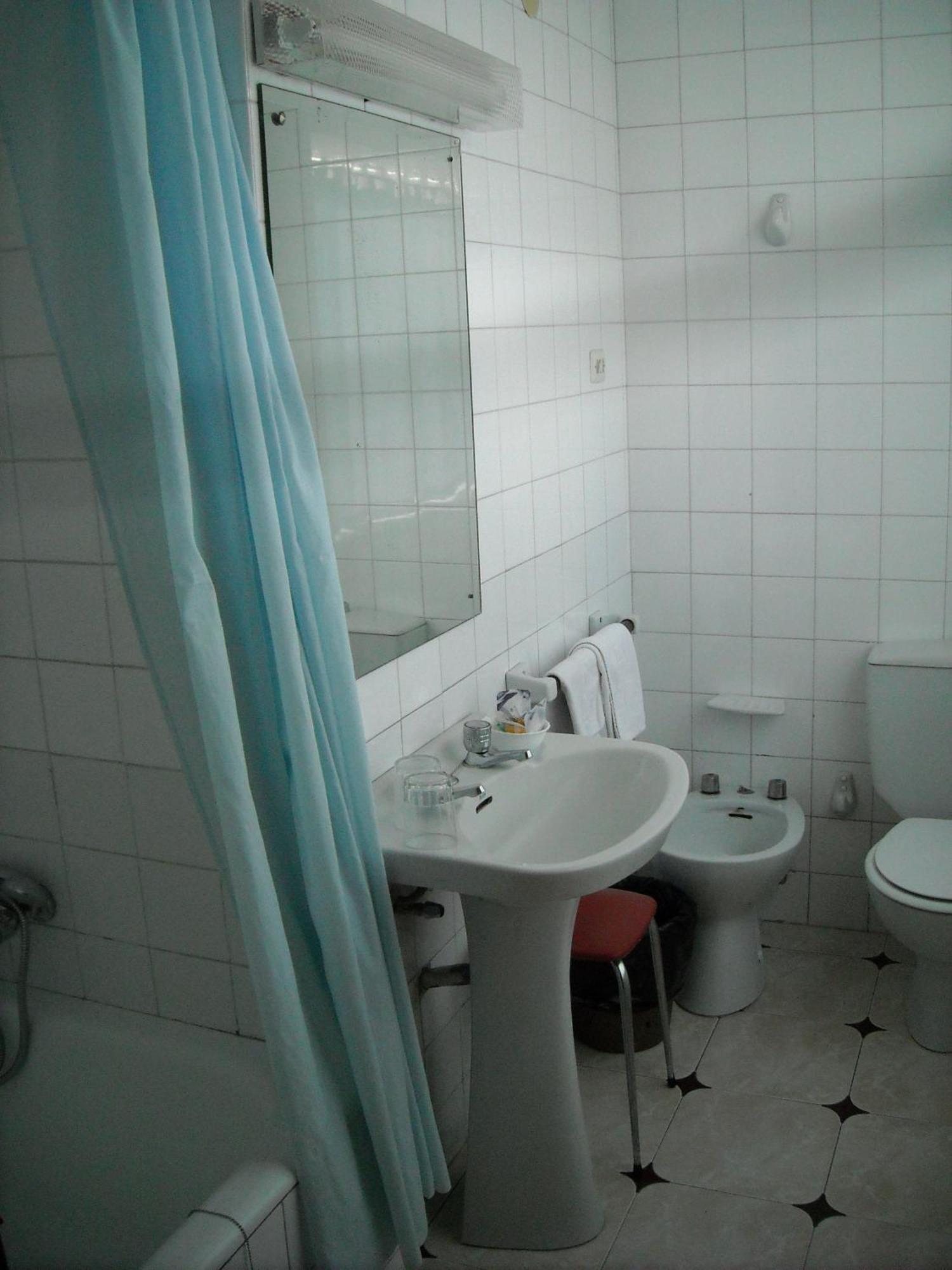 Hostal Residencia Avenida クエンカ エクステリア 写真